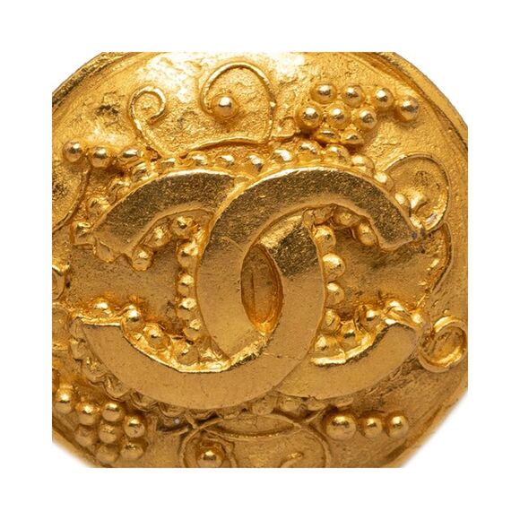 Pre Loved Chanel CC Clip On Earrings - Picture 4 of 7